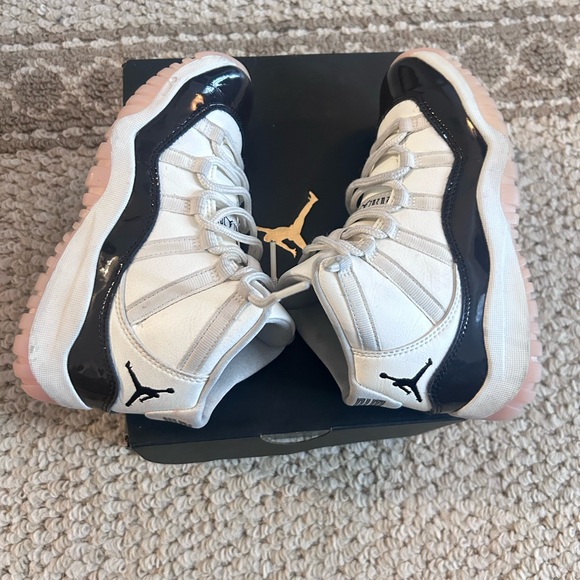 LITTLE KIDS JORDAN 11 NEAPOLITAN - Picture 4 of 5